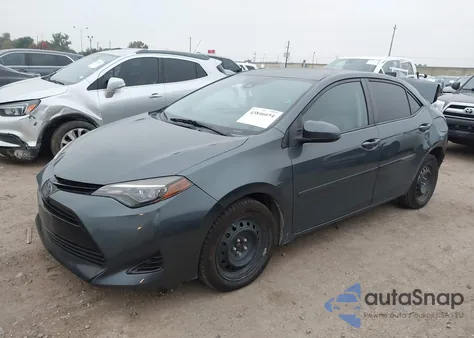 2017 Toyota Corolla Le z USA, uszkodzony, nr VIN 5YFBURHE9HP735725